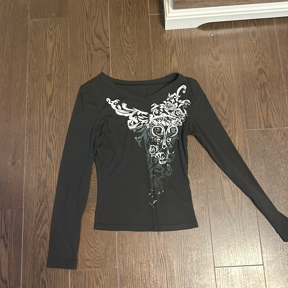 A black long sleeves designed shirt